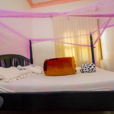 Nice Guest House Jinja Buitenkant foto