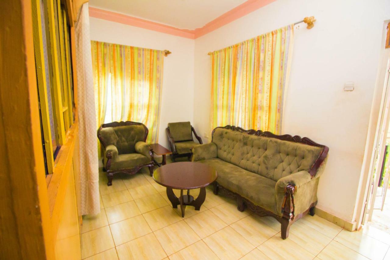 Nice Guest House Jinja Buitenkant foto