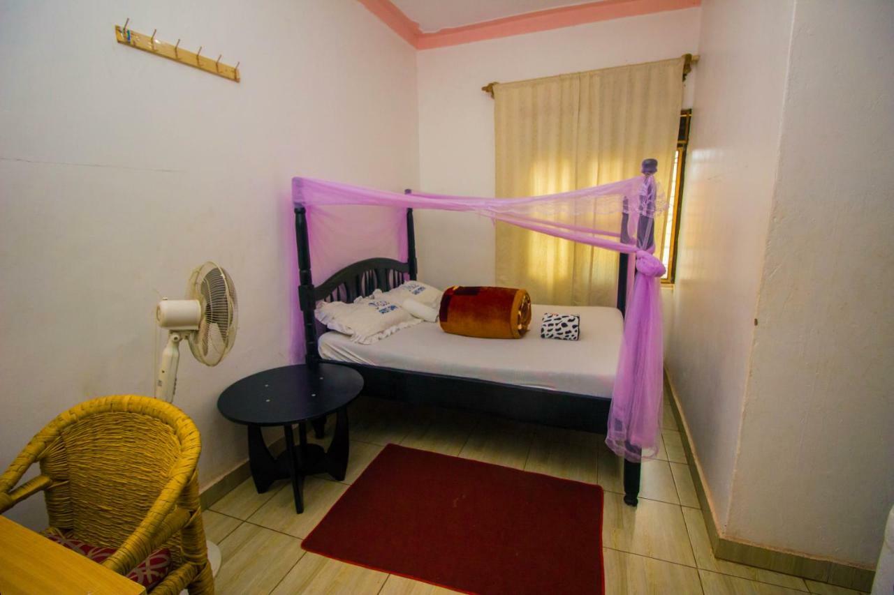 Nice Guest House Jinja Buitenkant foto