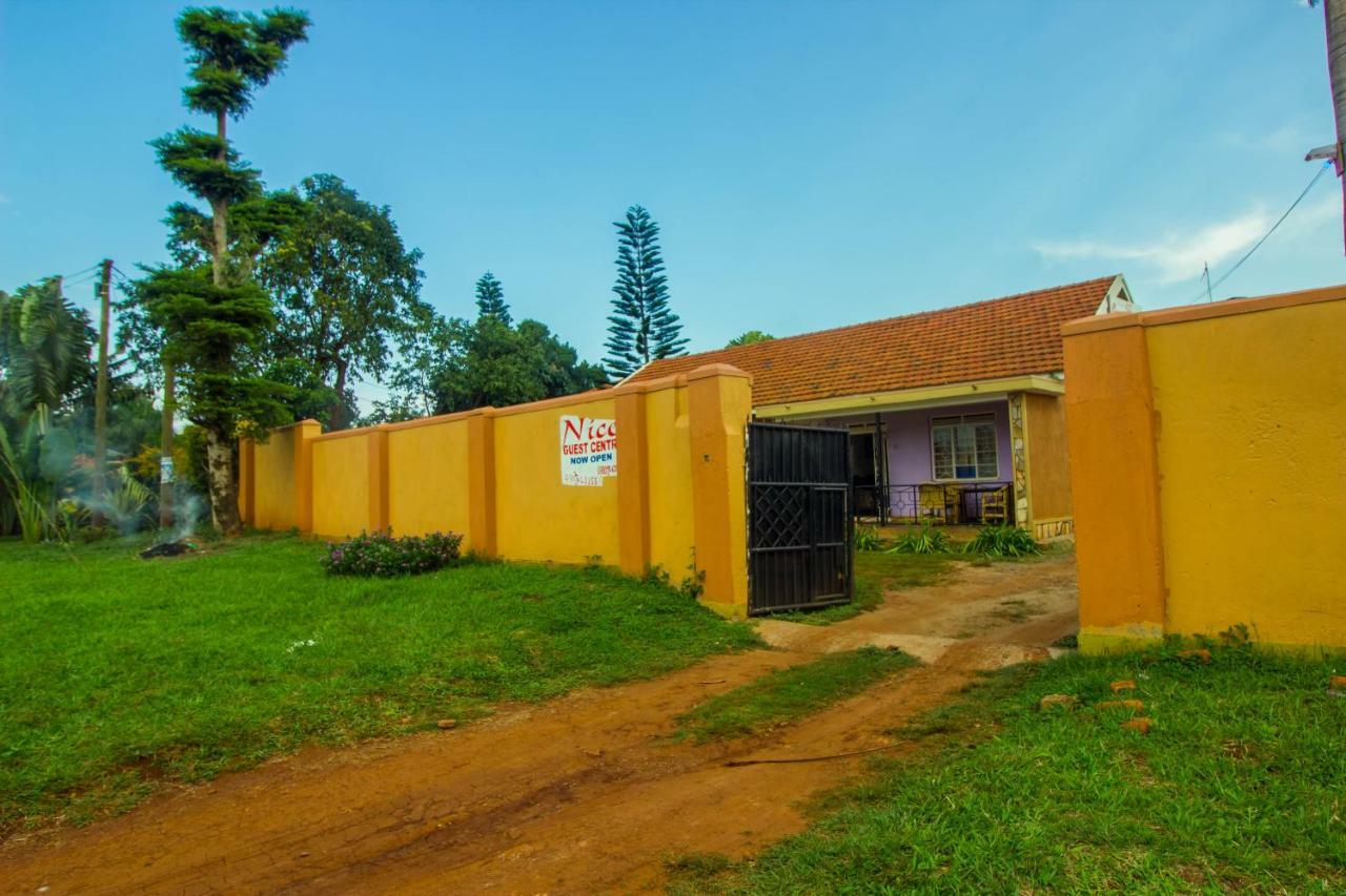 Nice Guest House Jinja Buitenkant foto